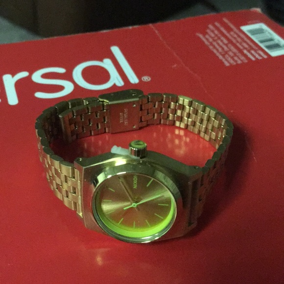 Women’s Nixon watch - Picture 3 of 4